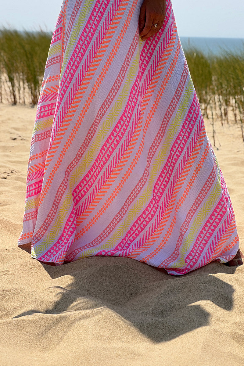 Robe longue à bretelles en gaze de coton imprimé ethnique rose orange et jaune