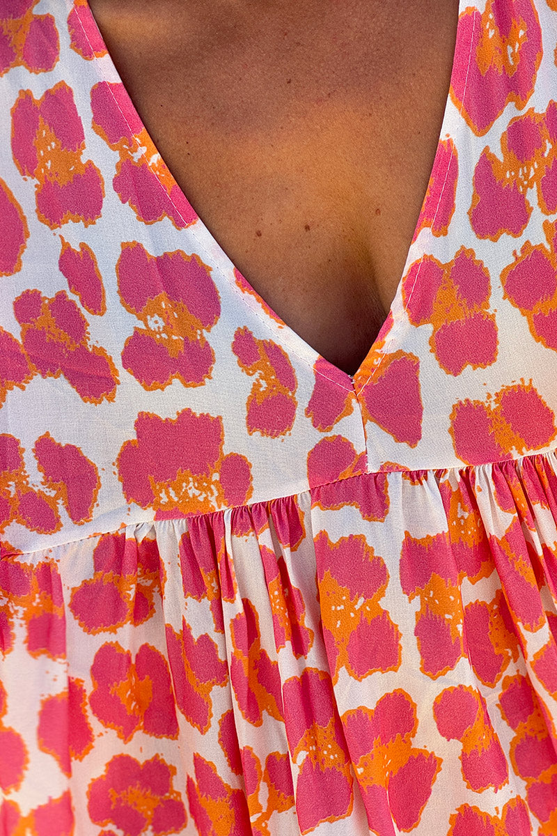 Robe longue fluide blanche imprime léopard rose et orange col v manches looses