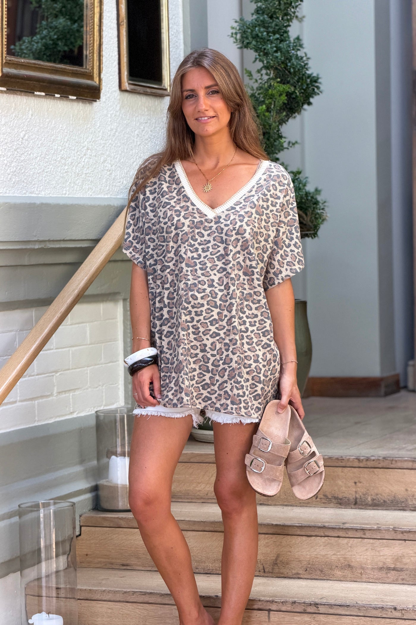 Top large brillant lurex imprimé léopard col v