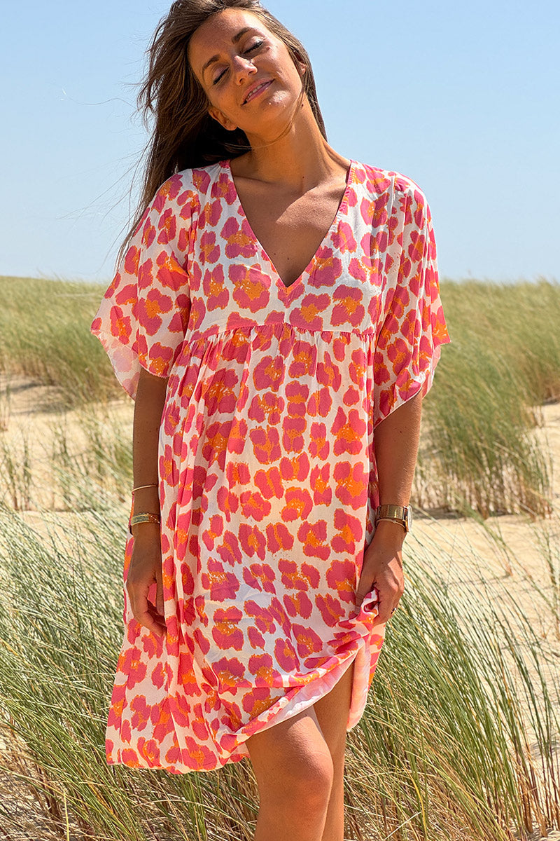 Robe fluide blanche imprimé léopard rose et orange col v manches looses