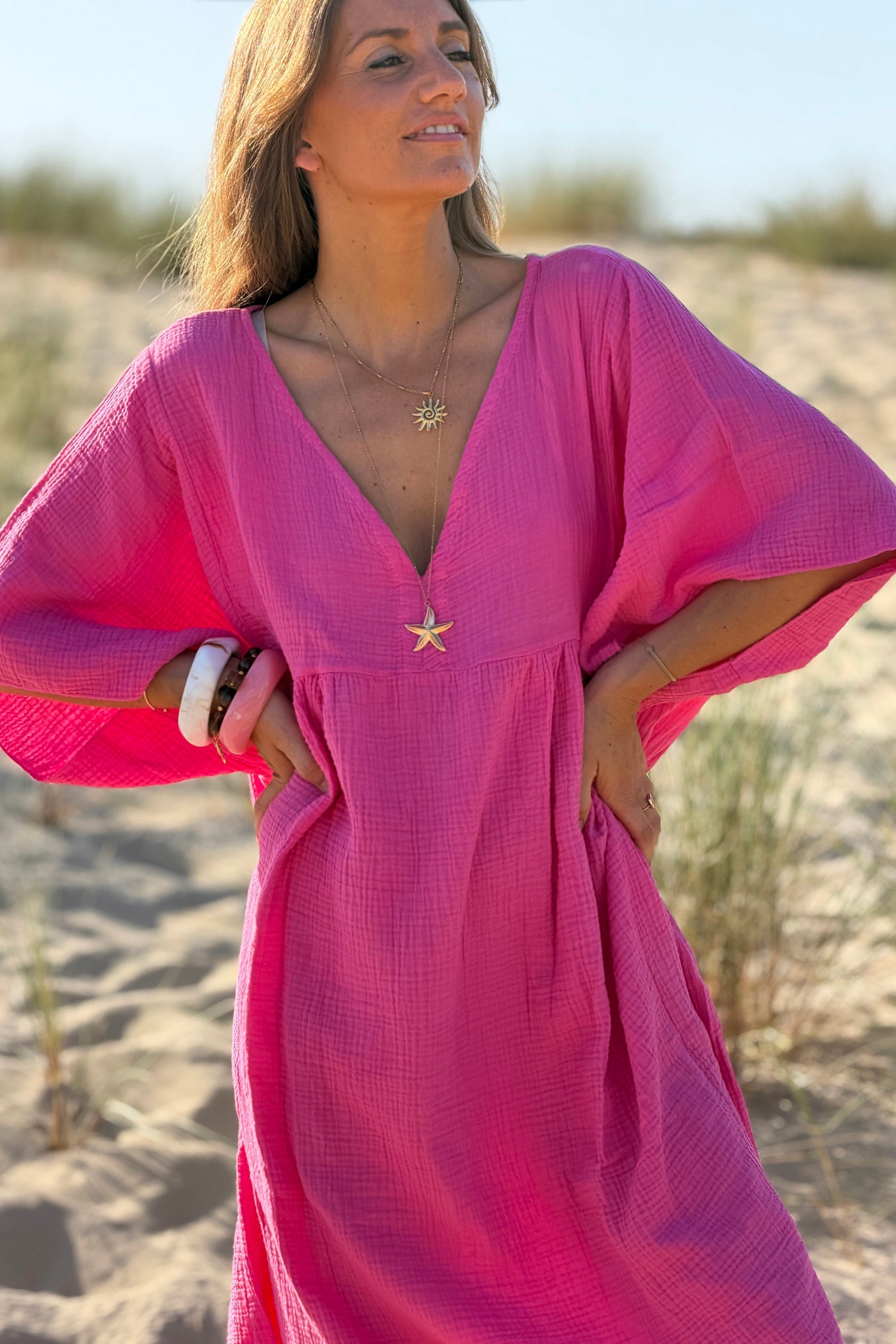 Robe fuchsia large en gaze de coton col v