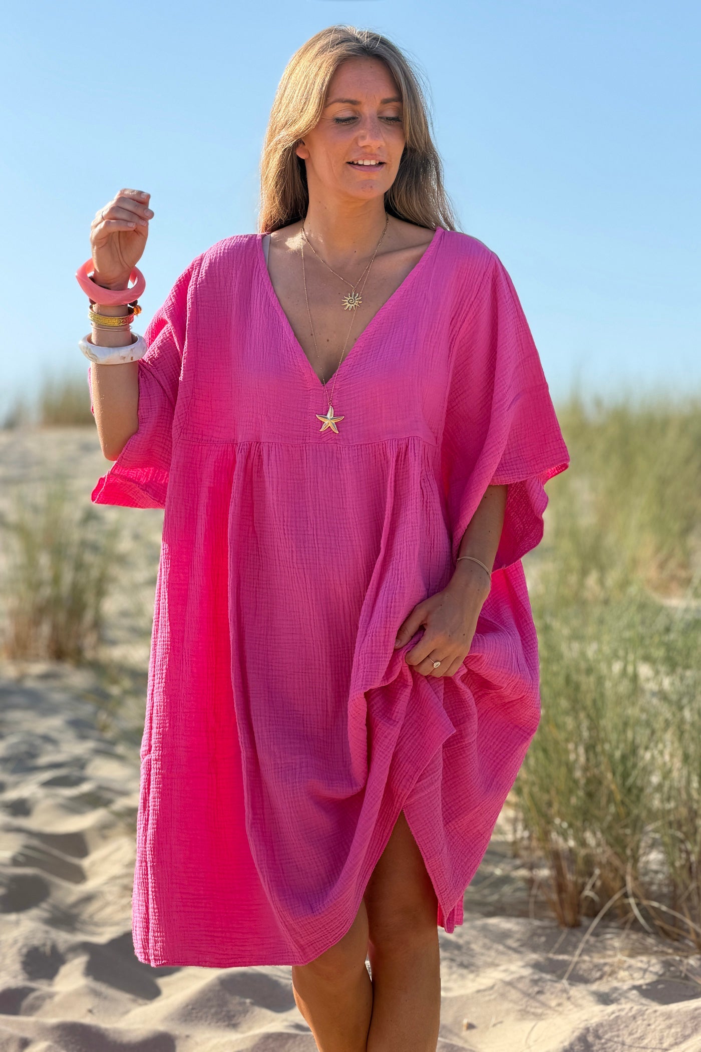 Robe fuchsia large en gaze de coton col v