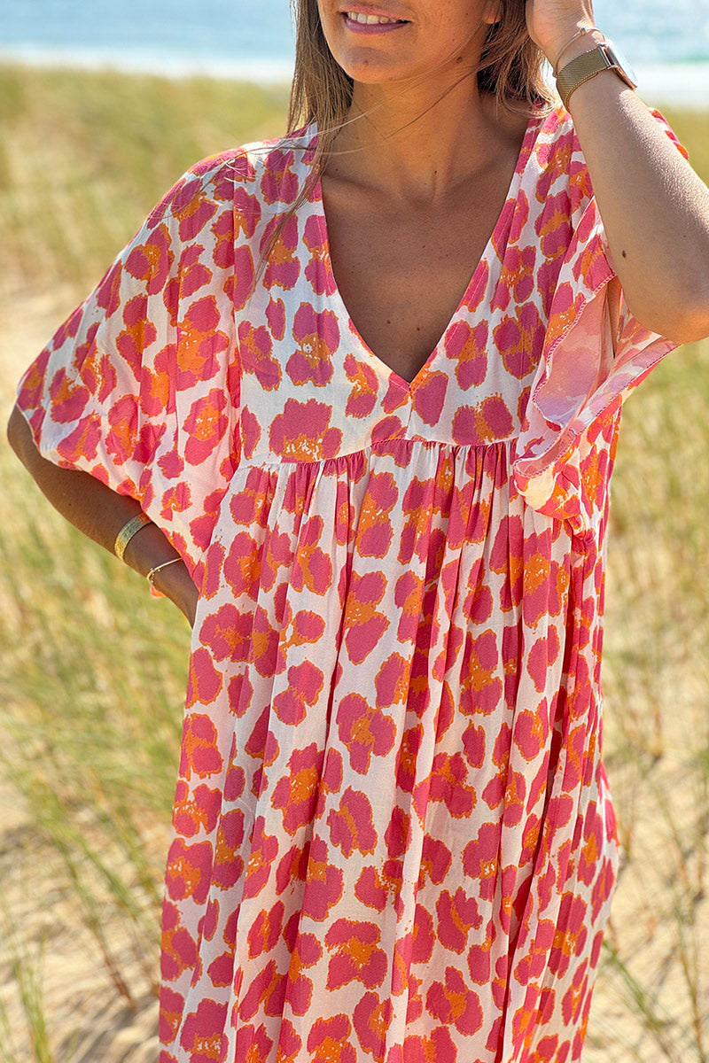 Robe longue fluide blanche imprime léopard rose et orange col v manches looses