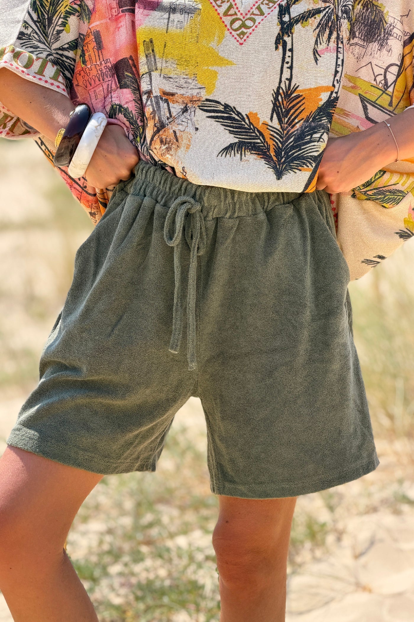 Short en éponge kaki fluide taille élastique