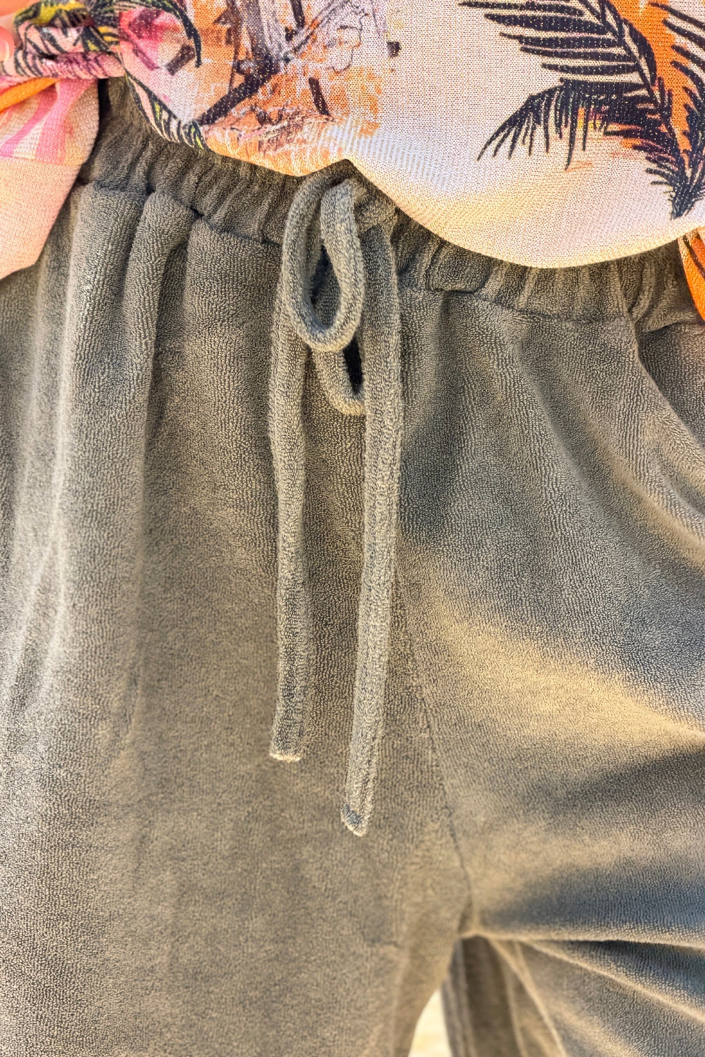 Short en éponge kaki fluide taille élastique