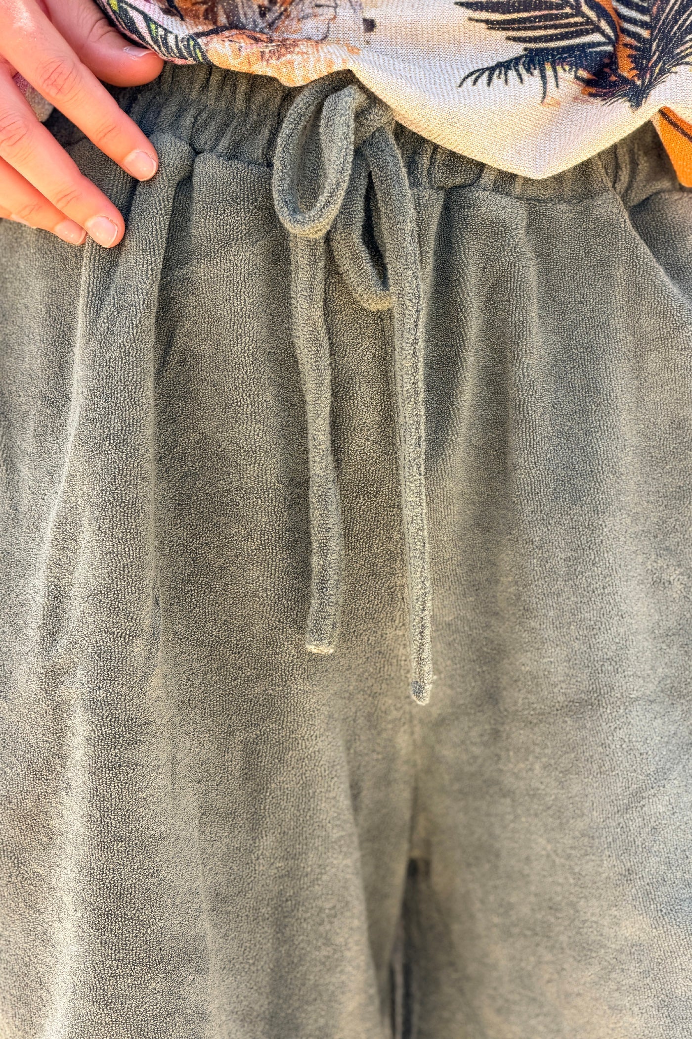Short en éponge kaki fluide taille élastique