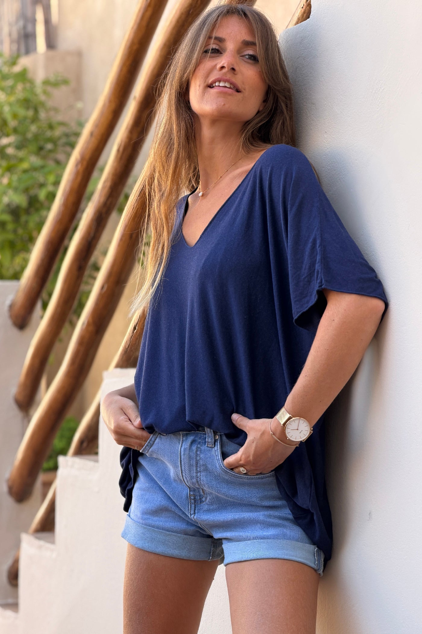 Top bleu marine fluide confort et stretch col V