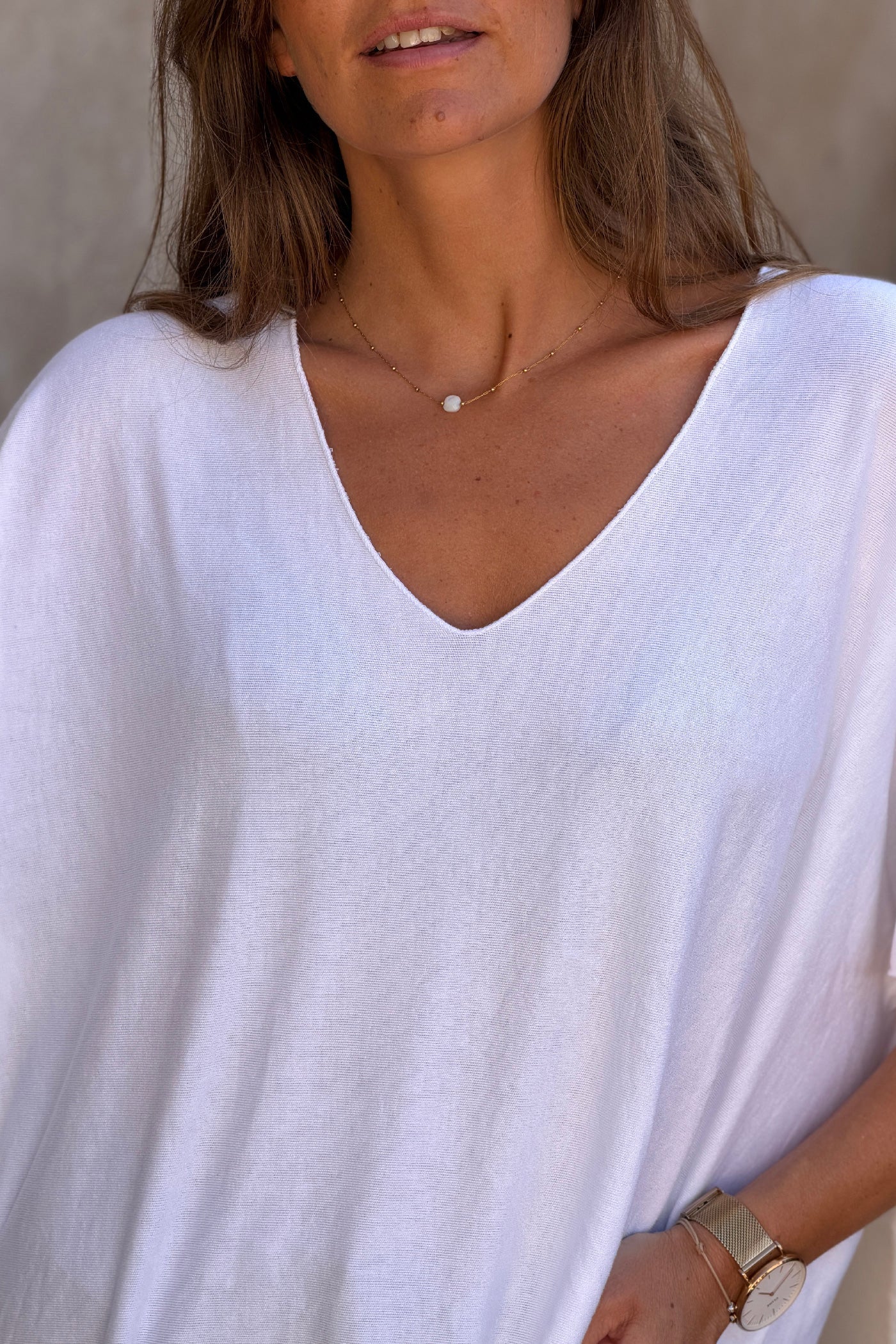 Top blanc fluide confort et stretch col V