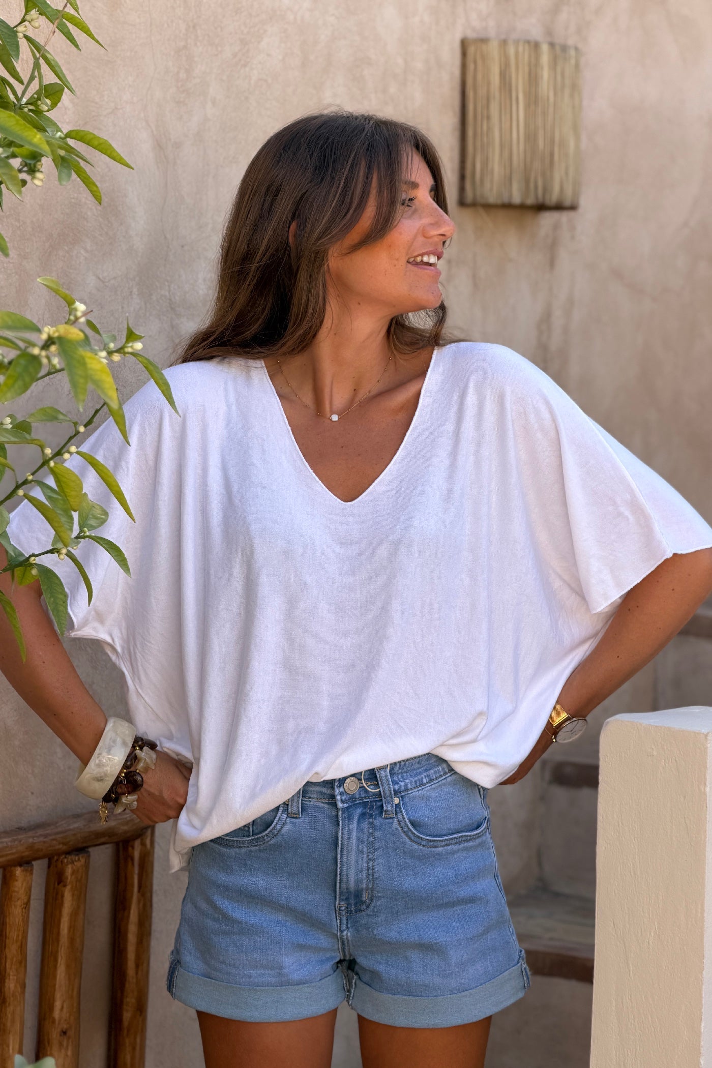 Top blanc fluide confort et stretch col V